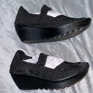 Skechers peep toe wedges size 8